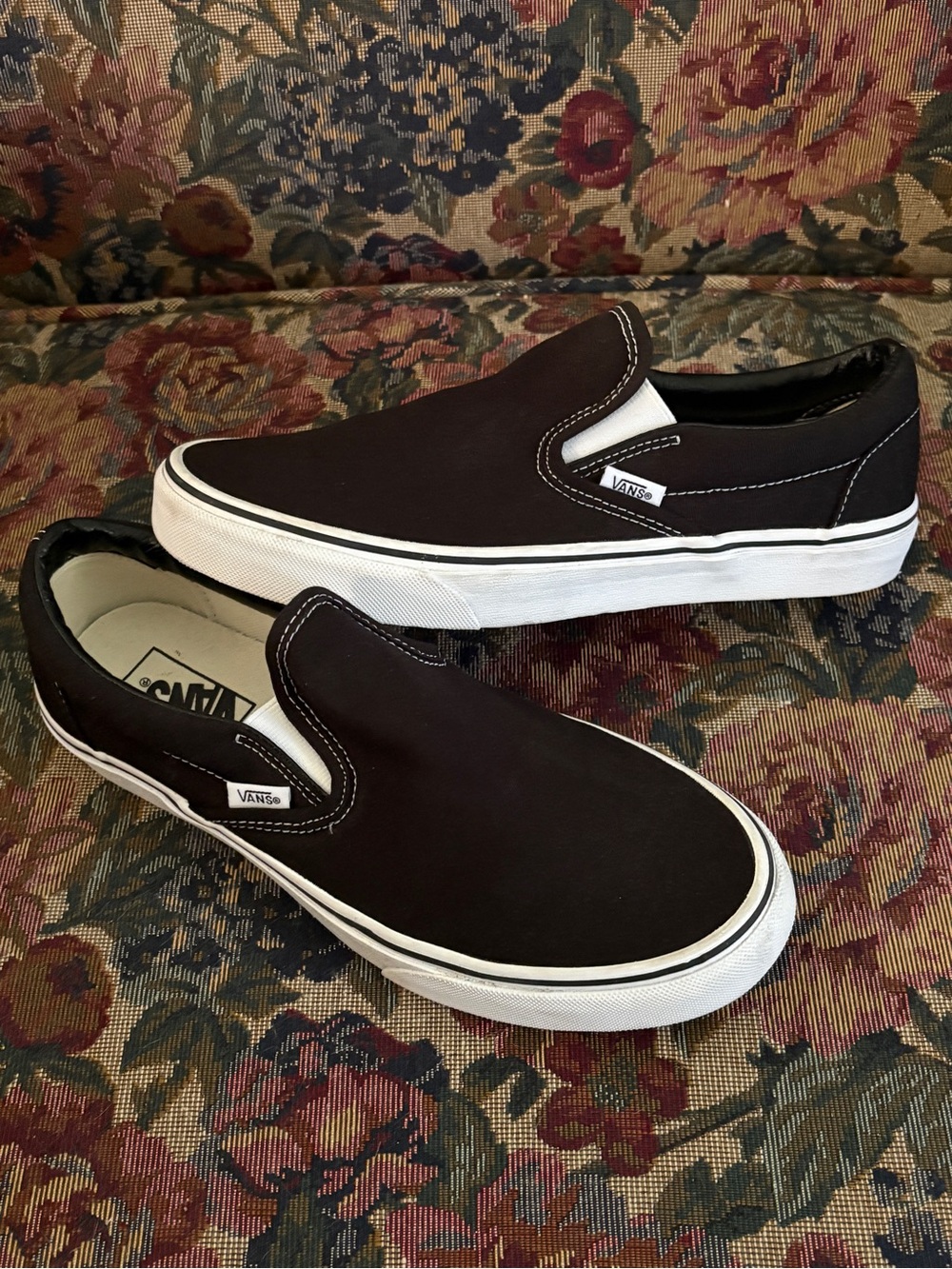 Vans Classic Slip-On Black Canvas Sneakers - Men’s 8 / Women’s 9.5 Excellent con